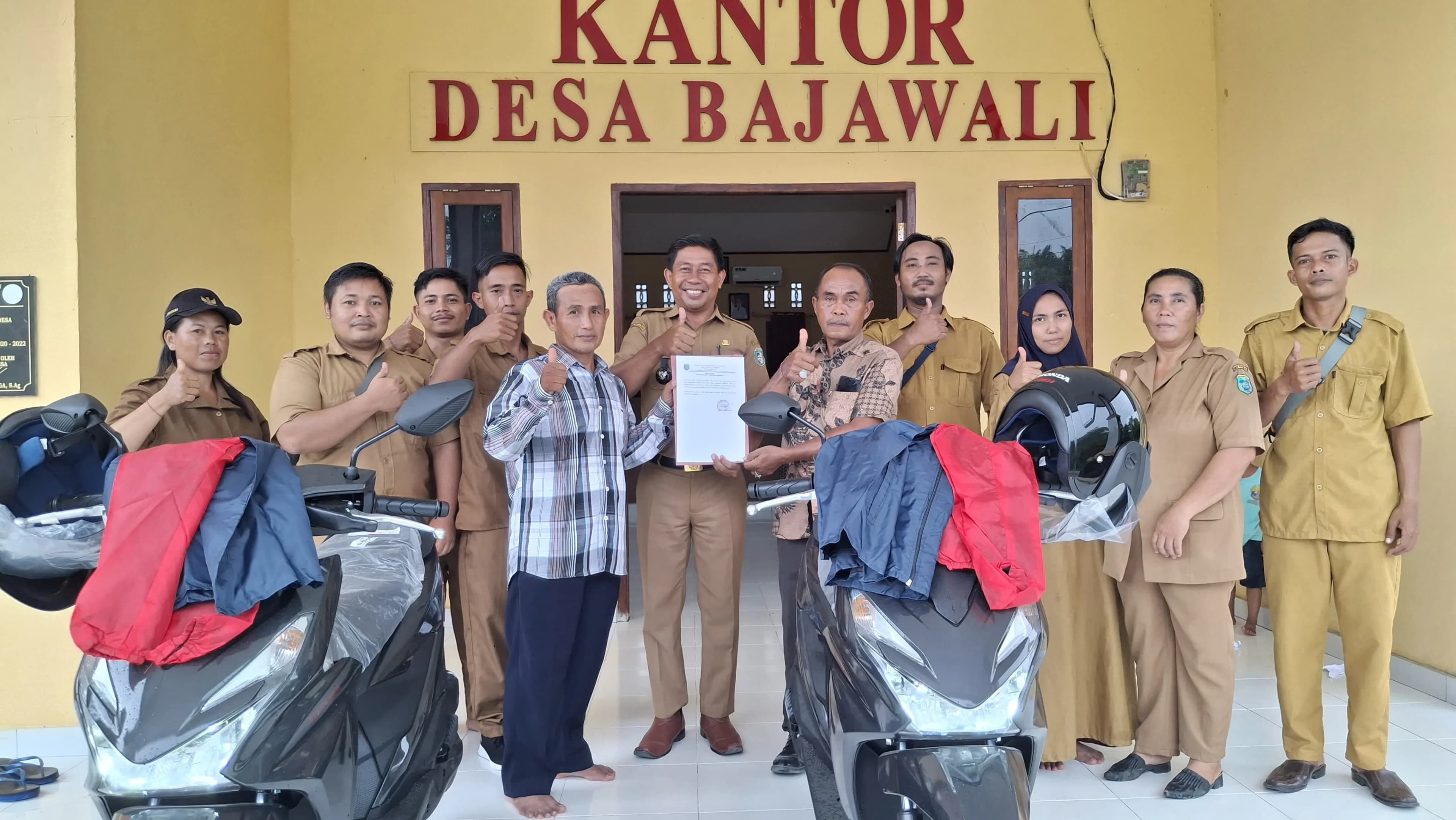 Penyerahan Hibah Motor kepada Umat Hindu dan Umat Islam